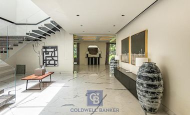 Lujo y Funcionalidad - Casa en Venta en Los Encinos Country Club