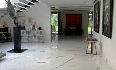 Lujo y Funcionalidad - Casa en Venta en Los Encinos Country Club