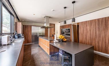 Lujo y Funcionalidad - Casa en Venta en Los Encinos Country Club