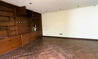 Lujo y Funcionalidad - Casa en Venta en Los Encinos Country Club