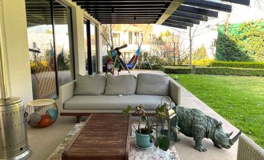 Lujo y Funcionalidad - Casa en Venta en Los Encinos Country Club