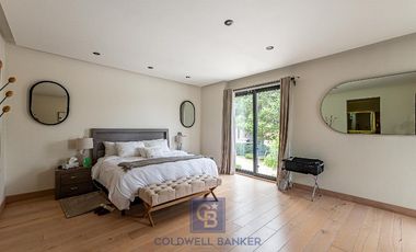 Lujo y Funcionalidad - Casa en Venta en Los Encinos Country Club