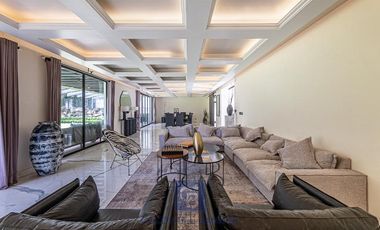 Lujo y Funcionalidad - Casa en Venta en Los Encinos Country Club