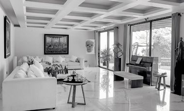 Lujo y Funcionalidad - Casa en Venta en Los Encinos Country Club