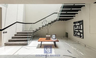 Lujo y Funcionalidad - Casa en Venta en Los Encinos Country Club