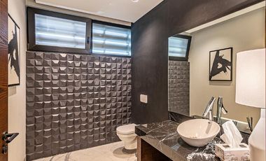 Lujo y Funcionalidad - Casa en Venta en Los Encinos Country Club