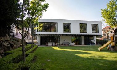 Lujo y Funcionalidad - Casa en Venta en Los Encinos Country Club