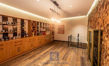 Lujo y Funcionalidad - Casa en Venta en Los Encinos Country Club