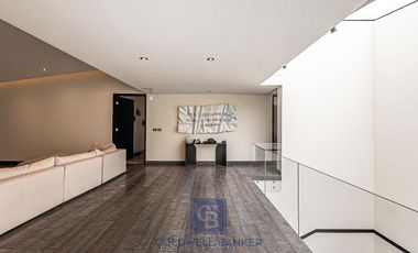 Lujo y Funcionalidad - Casa en Venta en Los Encinos Country Club