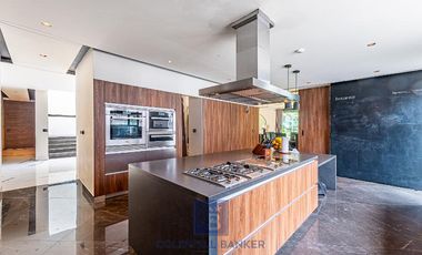 Lujo y Funcionalidad - Casa en Venta en Los Encinos Country Club