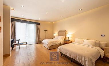 Lujo y Funcionalidad - Casa en Venta en Los Encinos Country Club