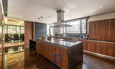 Lujo y Funcionalidad - Casa en Venta en Los Encinos Country Club