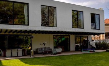 Lujo y Funcionalidad - Casa en Venta en Los Encinos Country Club