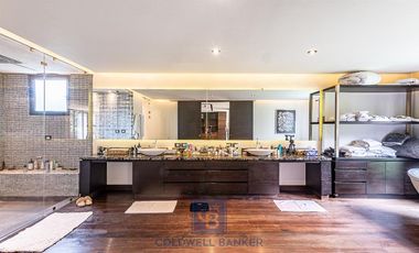 Lujo y Funcionalidad - Casa en Venta en Los Encinos Country Club