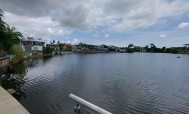 Venta villa 5 dormitorios en La Laguna vista al lago
