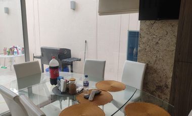 Venta villa 5 dormitorios en La Laguna vista al lago
