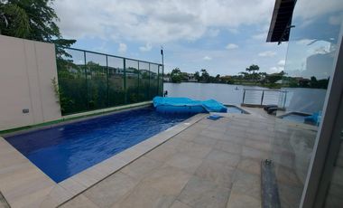 Venta villa 5 dormitorios en La Laguna vista al lago