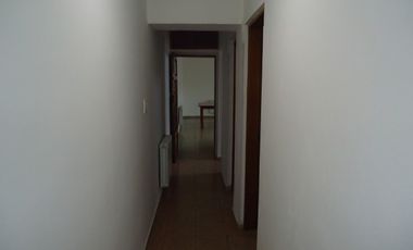 Bo Los Naranjos a metros de R-20, impecable, es un P.H.-