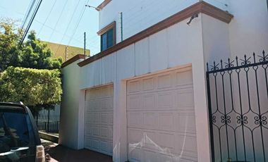 CASA EN JARDINES DEL BOSQUE
