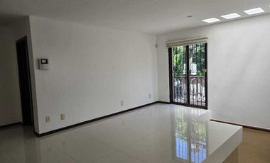 CASA EN JARDINES DEL BOSQUE
