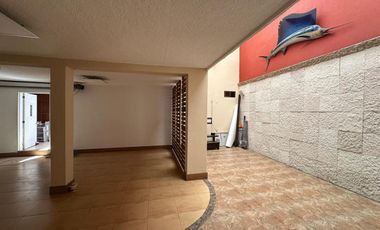 CASA EN JARDINES DEL BOSQUE
