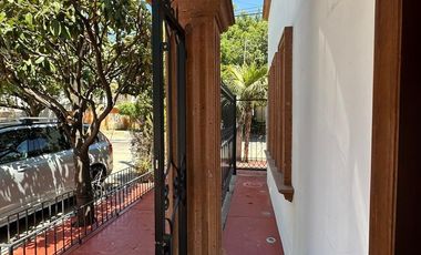 CASA EN JARDINES DEL BOSQUE