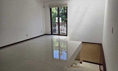 CASA EN JARDINES DEL BOSQUE