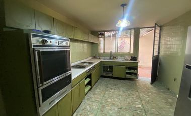 Casa para remodelar en Venta Paseos de Churubusco, Iztapalapa, CDMX.