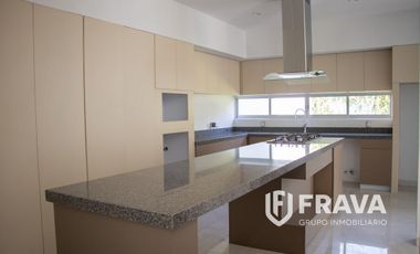 VENTA DE CASA EN VILLA UNIVERSITARIA