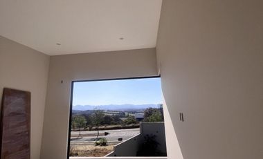 Hermosa y Moderna Residencia en Rancho San Juan