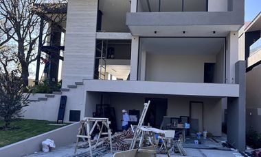 Hermosa y Moderna Residencia en Rancho San Juan