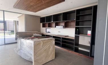 Hermosa y Moderna Residencia en Rancho San Juan