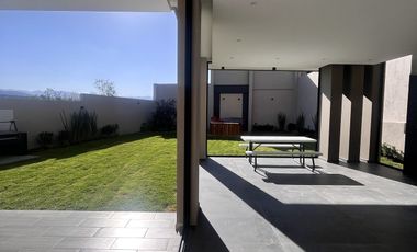 Hermosa y Moderna Residencia en Rancho San Juan