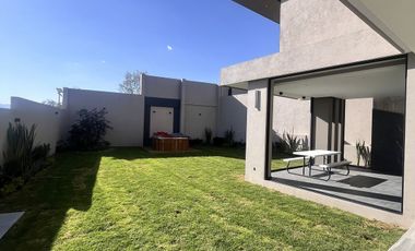 Hermosa y Moderna Residencia en Rancho San Juan