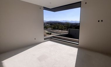Hermosa y Moderna Residencia en Rancho San Juan