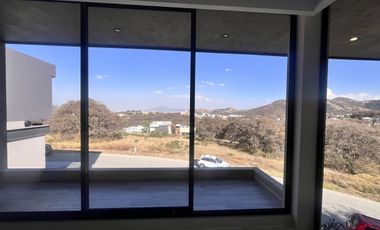 Hermosa y Moderna Residencia en Rancho San Juan