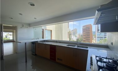 Bello Dpto 4 Dormitorios, Frente a parque Dammert