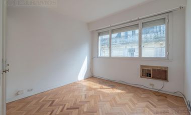 Departamento en Retiro, monoambiente con baño y cocina integrada, apto profesional! Reciclado!