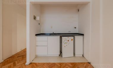 Departamento en Retiro, monoambiente con baño y cocina integrada, apto profesional! Reciclado!
