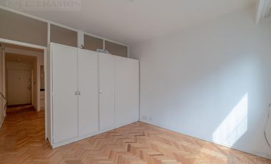 Departamento en Retiro, monoambiente con baño y cocina integrada, apto profesional! Reciclado!
