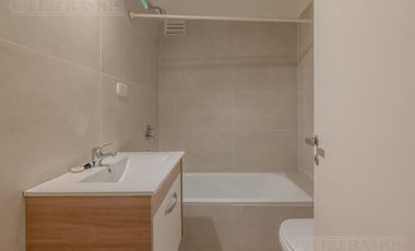 Departamento en Retiro, monoambiente con baño y cocina integrada, apto profesional! Reciclado!