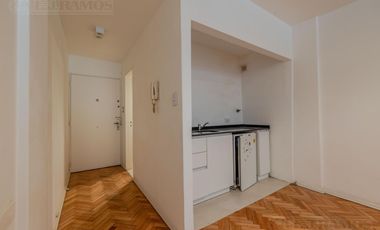 Departamento en Retiro, monoambiente con baño y cocina integrada, apto profesional! Reciclado!