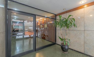 Departamento en Retiro, monoambiente con baño y cocina integrada, apto profesional! Reciclado!
