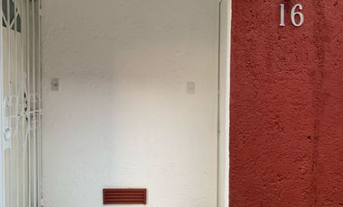 ¡Recién remodelada y Entrega Inmediata!  Solo recursos propios, no créditos