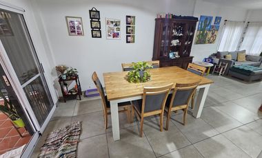 Casa en  2 plantas con terreno - 2 dormitorios