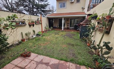 Casa en  2 plantas con terreno - 2 dormitorios
