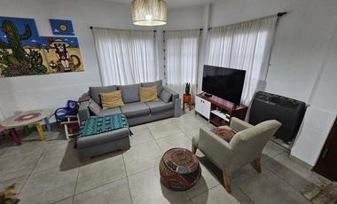 Casa en  2 plantas con terreno - 2 dormitorios