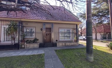 Casa en  2 plantas con terreno - 2 dormitorios