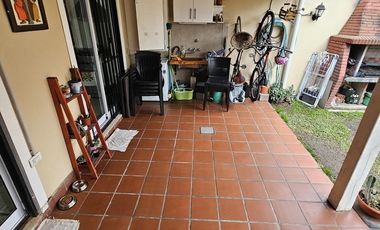 Casa en  2 plantas con terreno - 2 dormitorios