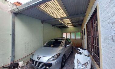 Casa en Monte Grande con cochera para 3 autos venta